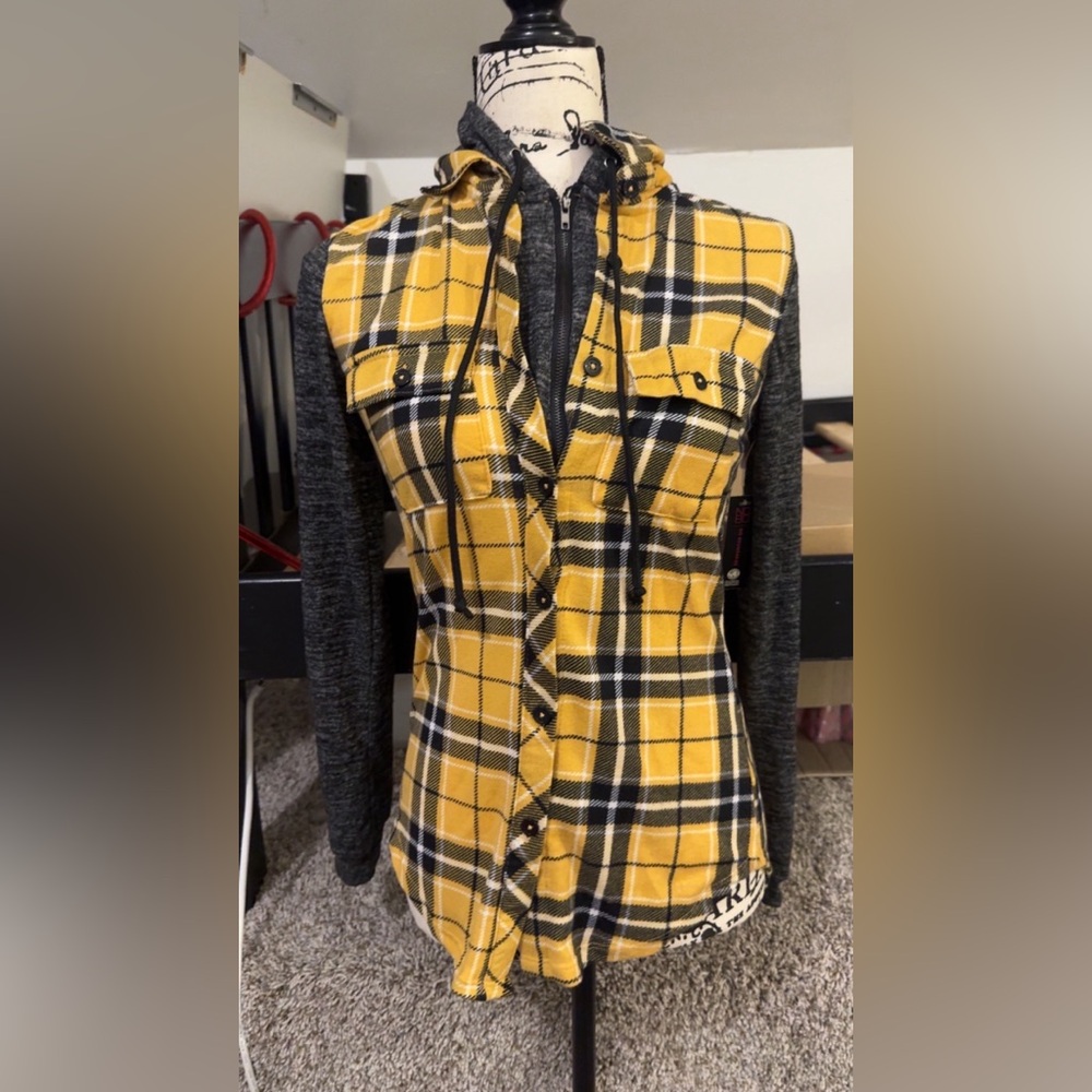 No Boundaries flannel designed small